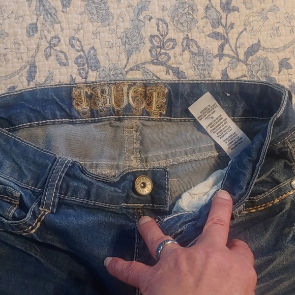 Jean cut offs size 5 - Picture 2 of 3